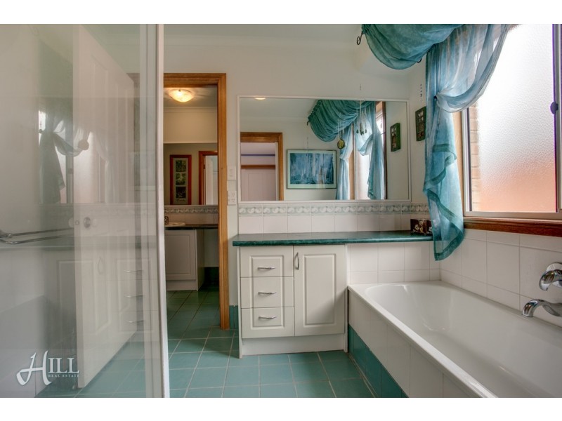 1 Cunneen Crescent, Berwick VIC 3806