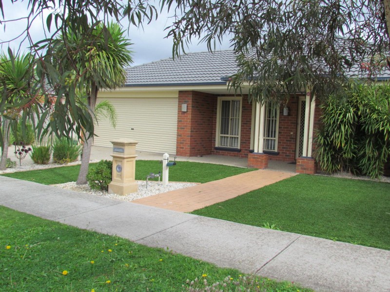 11 Norwich Drive, Berwick VIC 3806