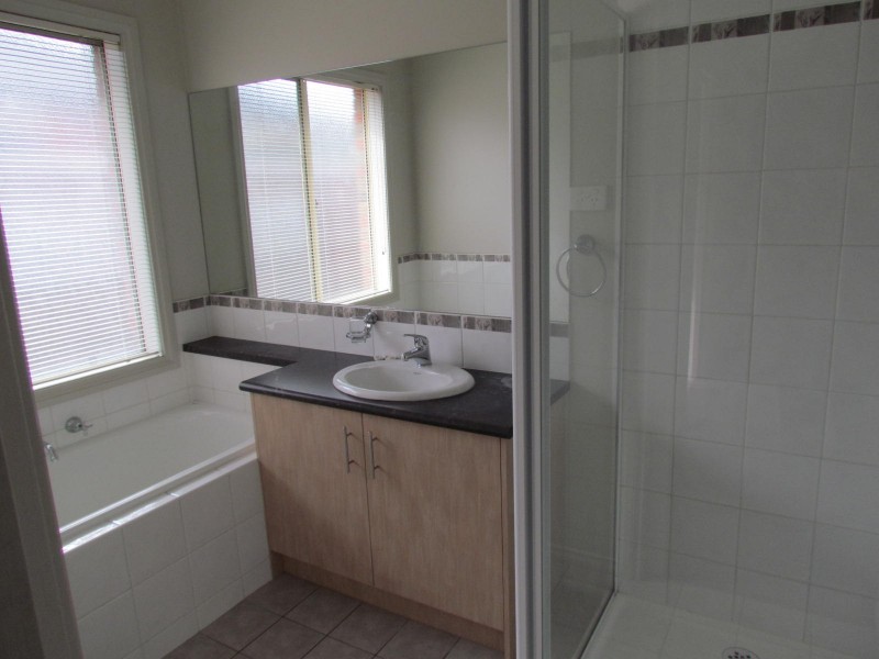 11 Norwich Drive, Berwick VIC 3806