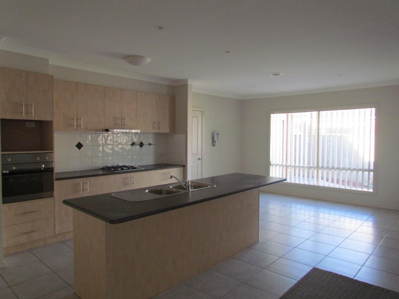 11 Norwich Drive, Berwick VIC 3806