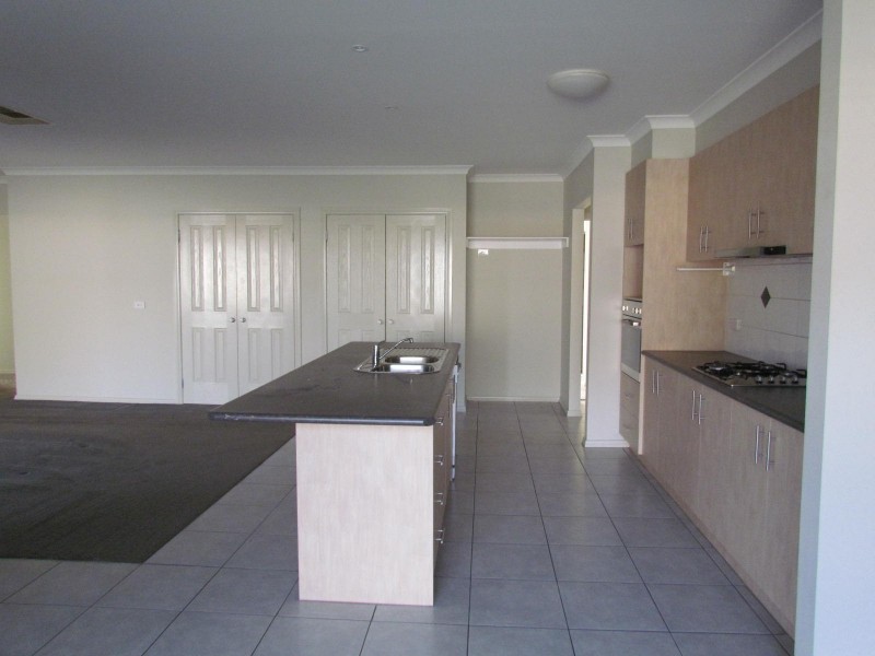 11 Norwich Drive, Berwick VIC 3806