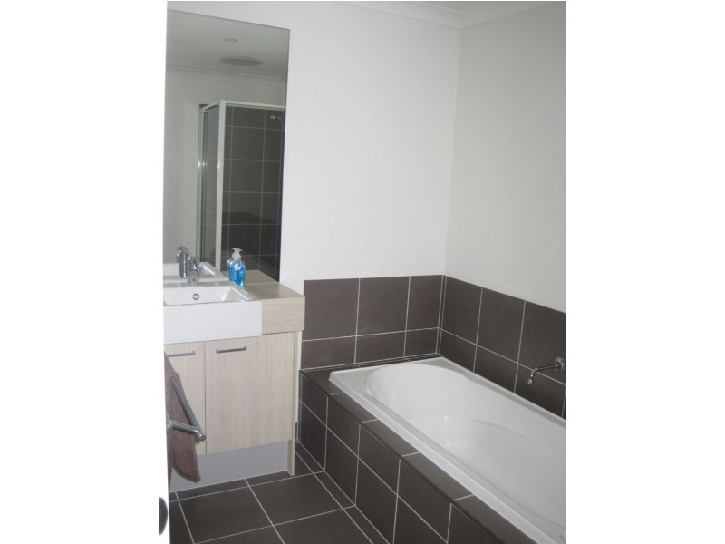 5 Peppermint Row, Officer VIC 3809