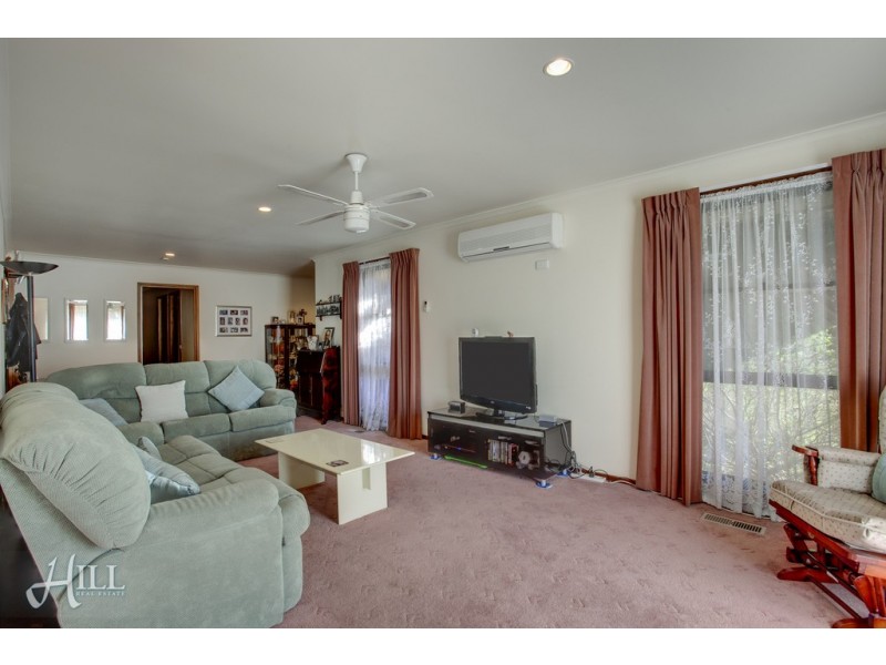 23 Escott Grove, Berwick VIC 3806