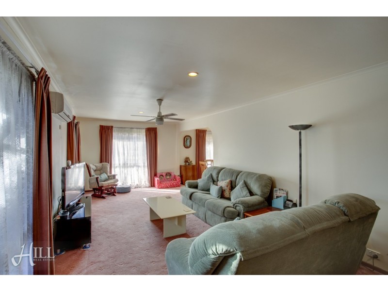 23 Escott Grove, Berwick VIC 3806