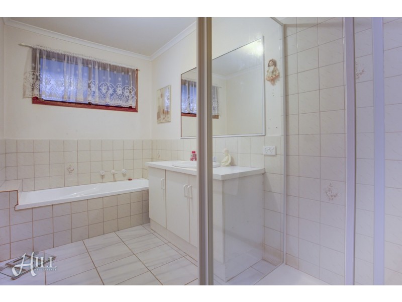 23 Escott Grove, Berwick VIC 3806