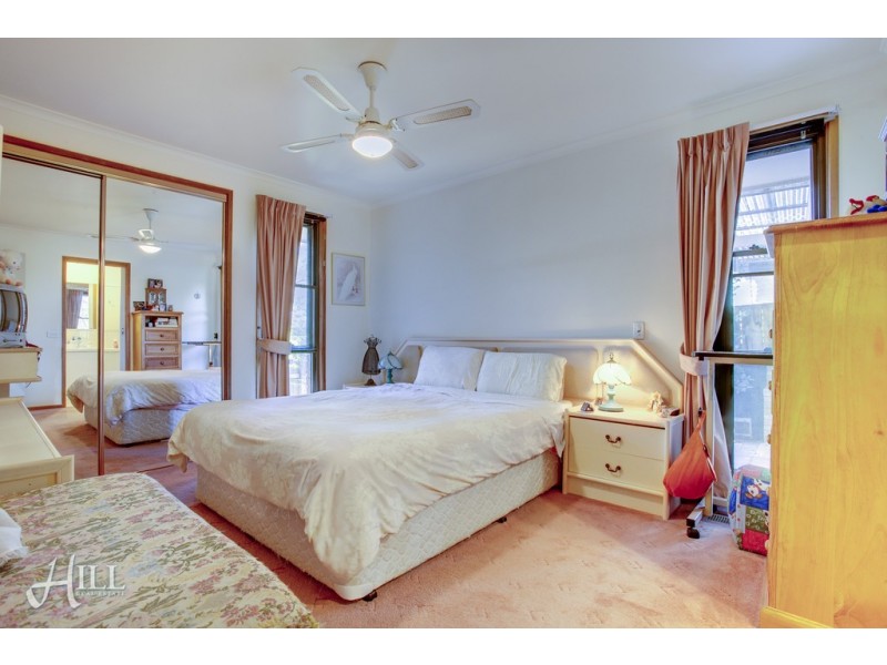 23 Escott Grove, Berwick VIC 3806