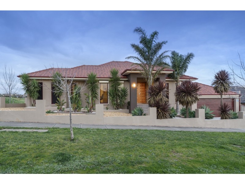 25 Highvale Crescent, Berwick VIC 3806