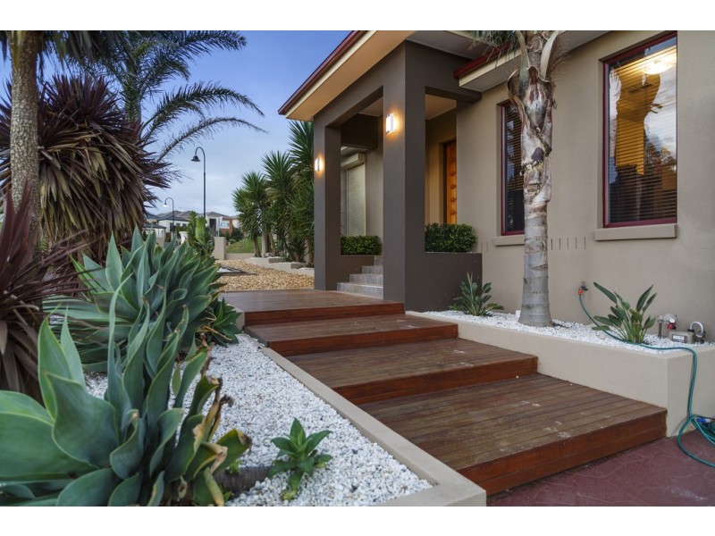 25 Highvale Crescent, Berwick VIC 3806