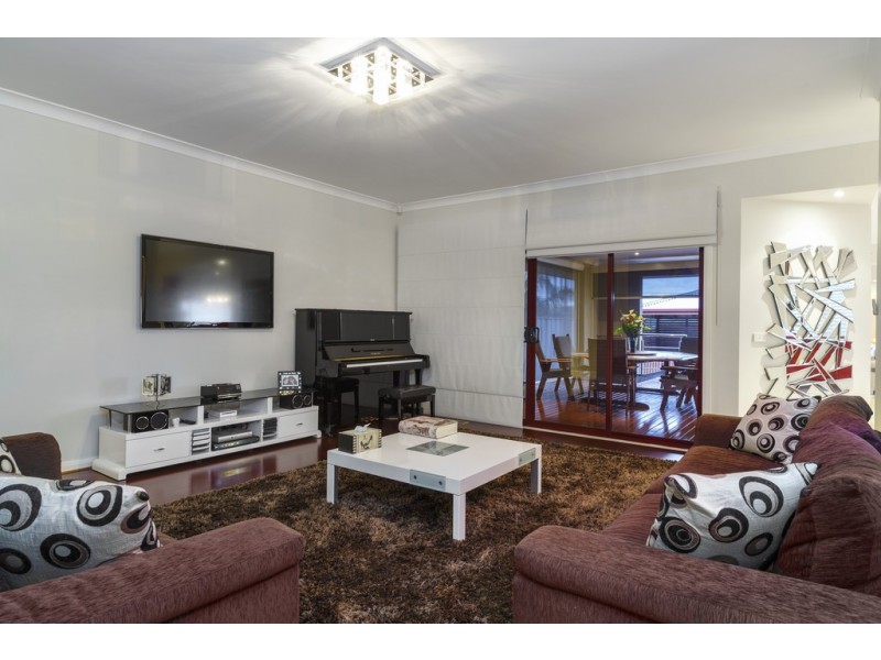 25 Highvale Crescent, Berwick VIC 3806