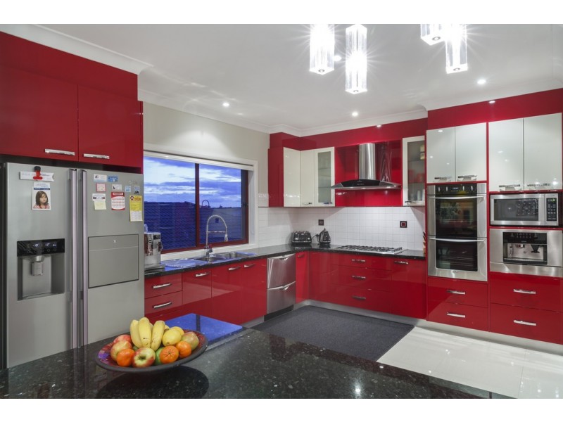 25 Highvale Crescent, Berwick VIC 3806