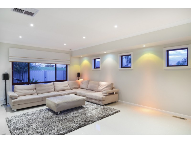 25 Highvale Crescent, Berwick VIC 3806