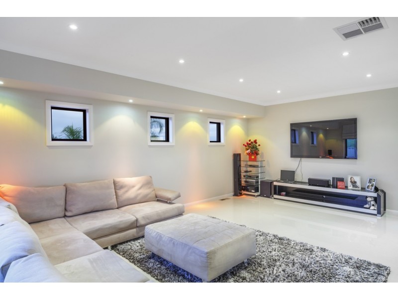 25 Highvale Crescent, Berwick VIC 3806