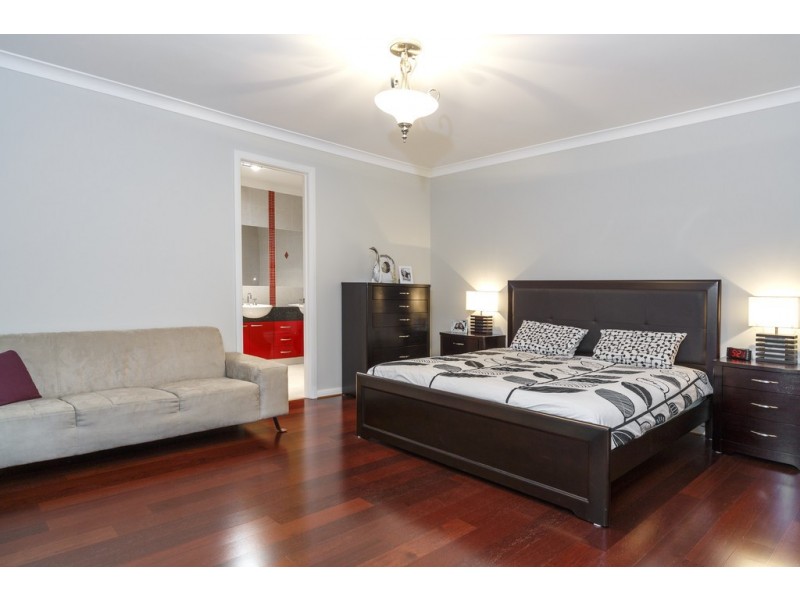 25 Highvale Crescent, Berwick VIC 3806