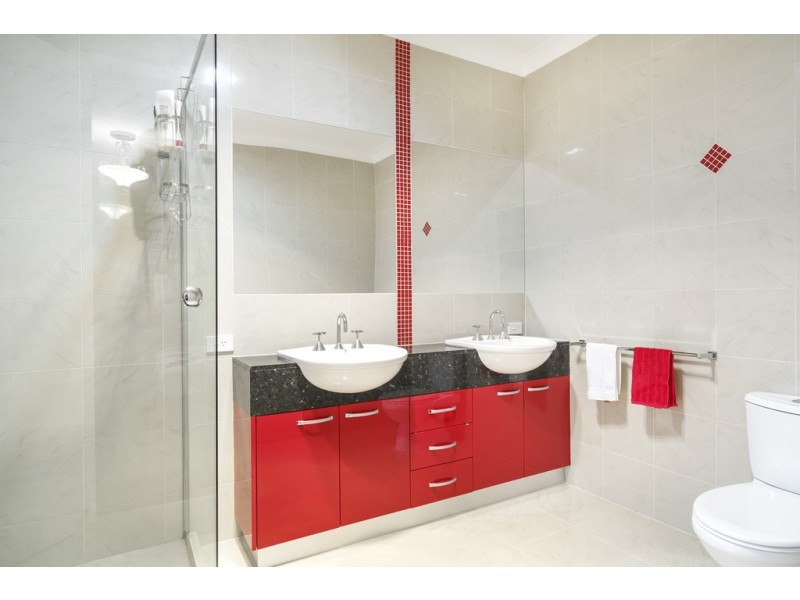 25 Highvale Crescent, Berwick VIC 3806