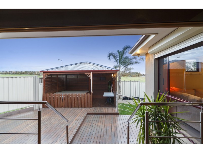 25 Highvale Crescent, Berwick VIC 3806