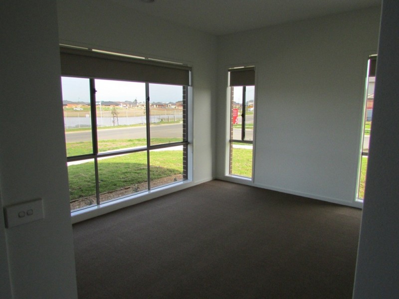 31 Frankland Street, Clyde North VIC 3978