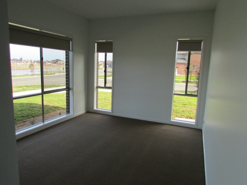 31 Frankland Street, Clyde North VIC 3978