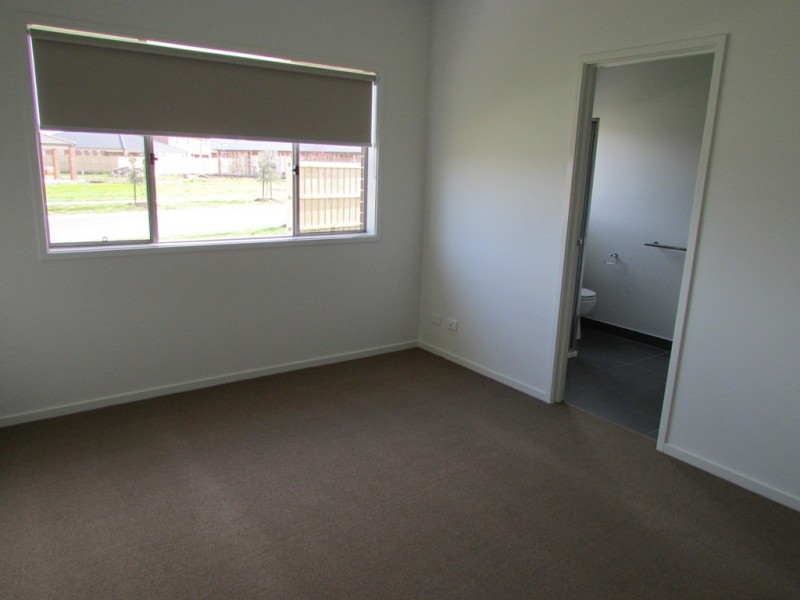 31 Frankland Street, Clyde North VIC 3978