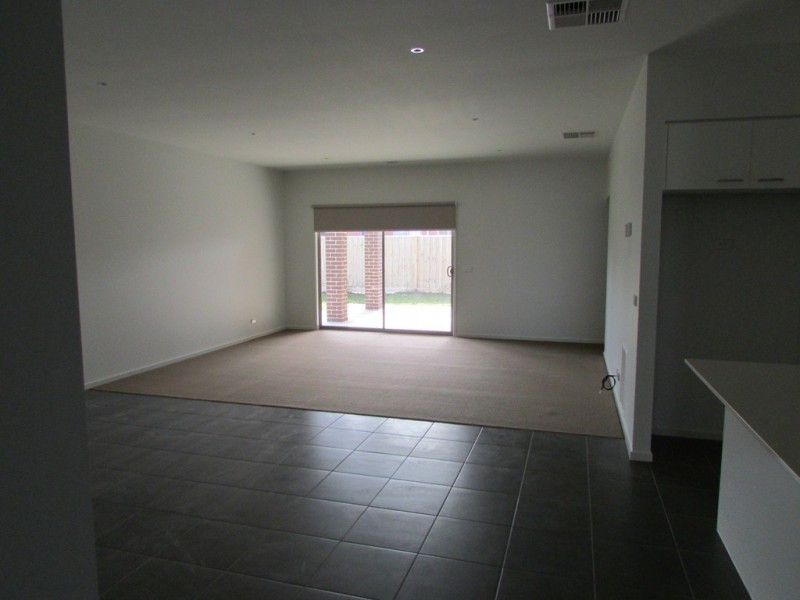 31 Frankland Street, Clyde North VIC 3978