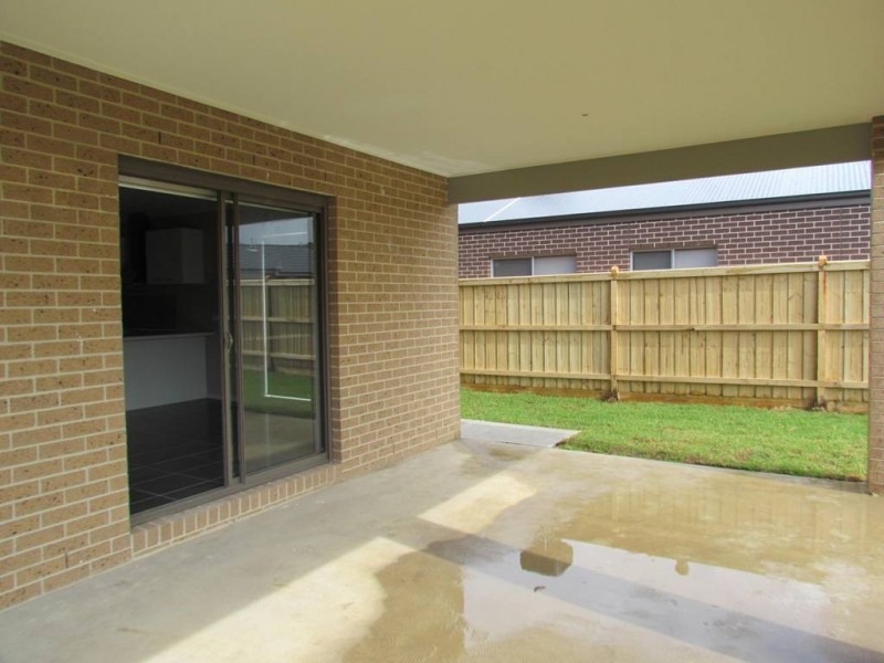 Lot 2006 (33) Frankland Street, Clyde North VIC 3978