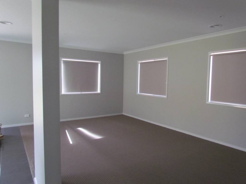 Lot 2006 (33) Frankland Street, Clyde North VIC 3978