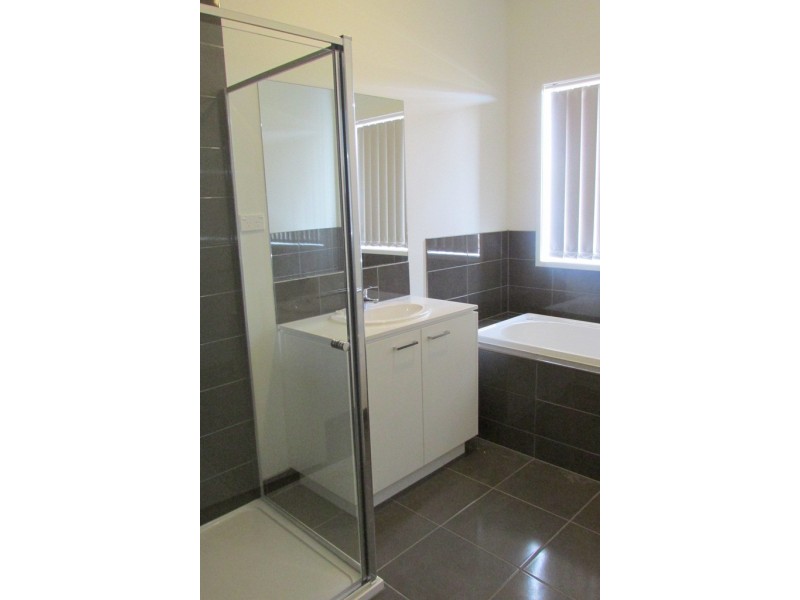 62 Brocker Street, Clyde North VIC 3978