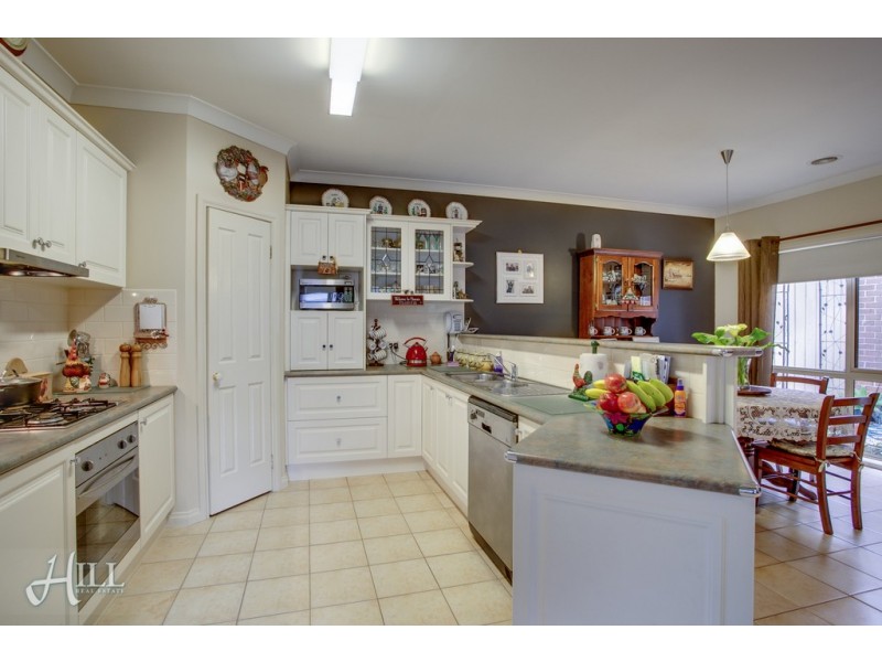 17 Wilona Way, Berwick VIC 3806