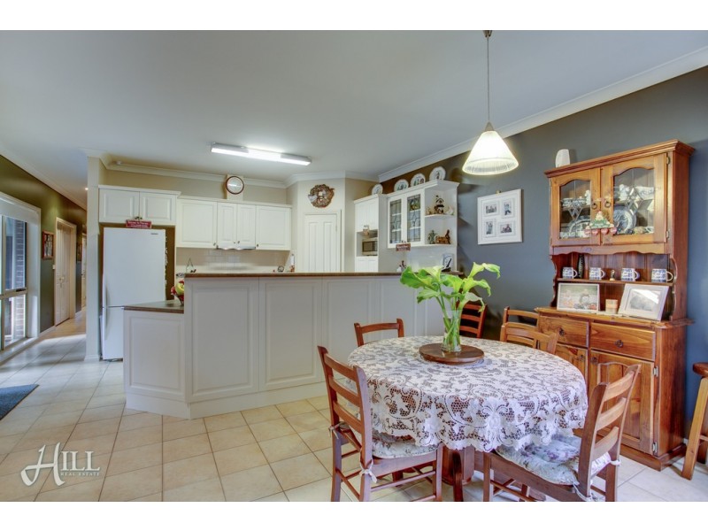 17 Wilona Way, Berwick VIC 3806