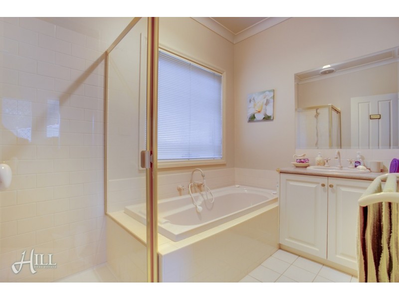 17 Wilona Way, Berwick VIC 3806