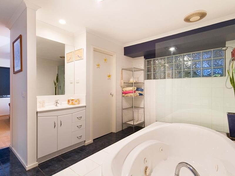 6 Mercy Court, Narre Warren South VIC 3805