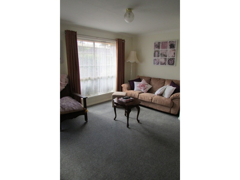 Unit 2/61 Strathavan Drive, Berwick VIC 3806