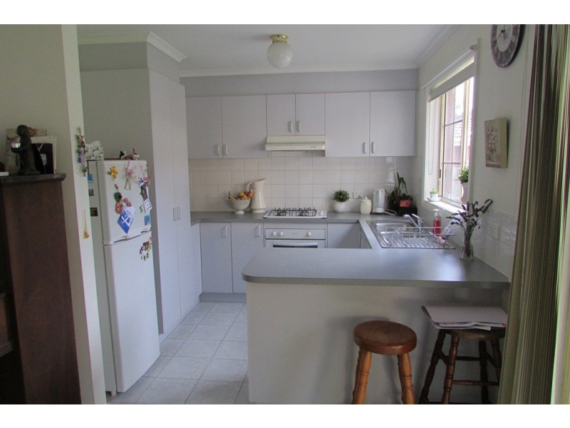 Unit 2/61 Strathavan Drive, Berwick VIC 3806