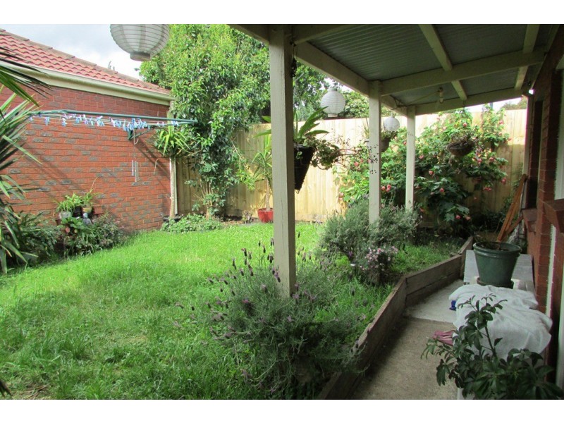 Unit 2/61 Strathavan Drive, Berwick VIC 3806