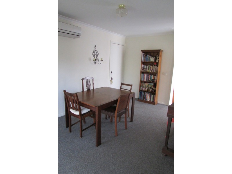 Unit 2/61 Strathavan Drive, Berwick VIC 3806