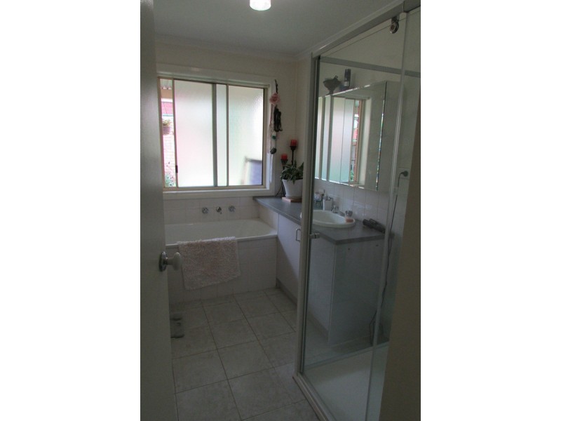 Unit 2/61 Strathavan Drive, Berwick VIC 3806