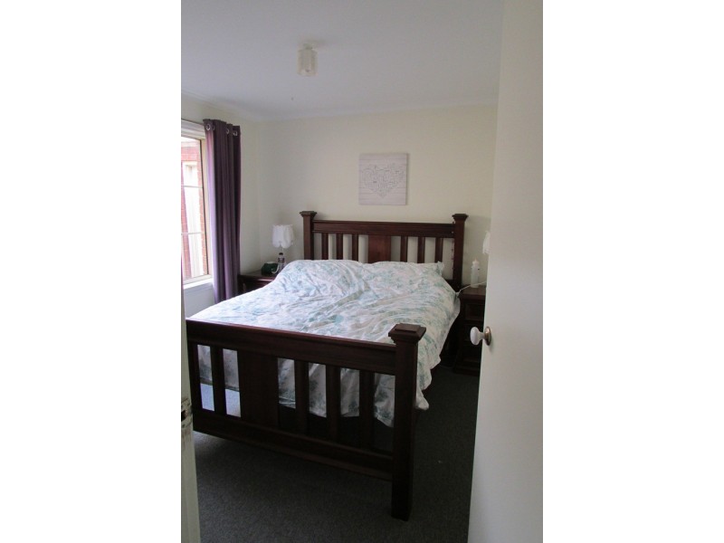 Unit 2/61 Strathavan Drive, Berwick VIC 3806