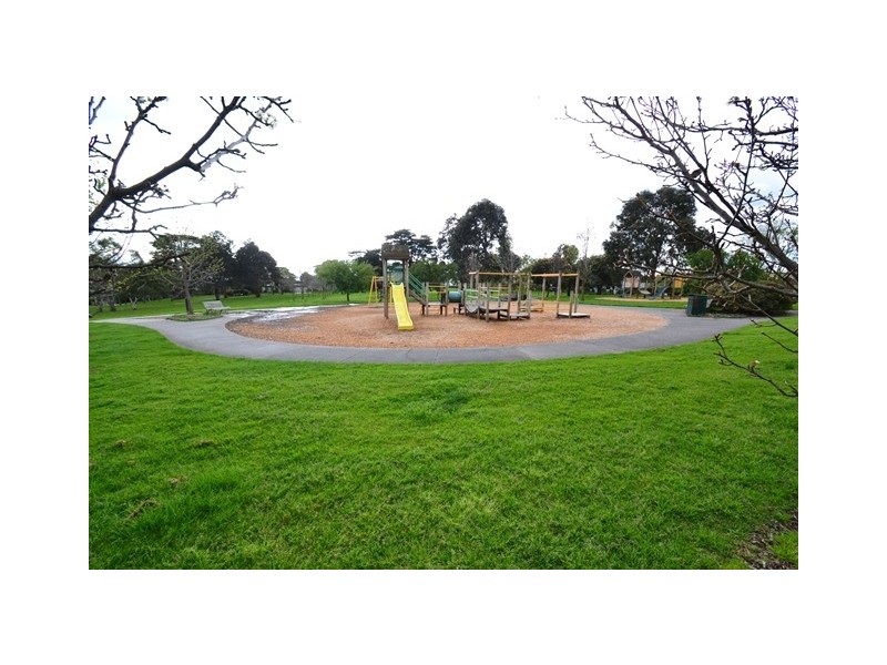 39 Leonard Avenue, Berwick VIC 3806