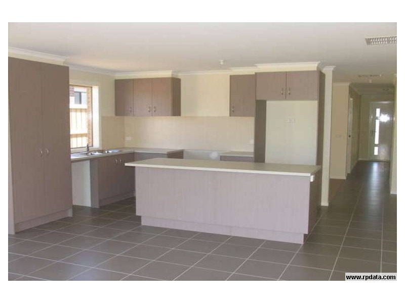 16 Bohemia Crescent, Pakenham VIC 3810