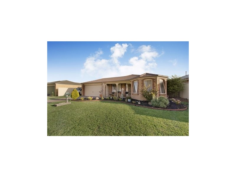 13 Wonboyn Close, Pakenham VIC 3810