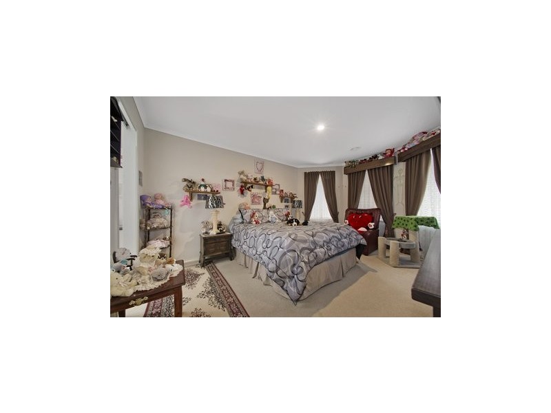 13 Wonboyn Close, Pakenham VIC 3810