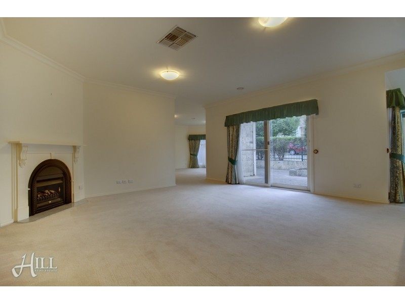 11 Terrace Gardens, Narre Warren South VIC 3805