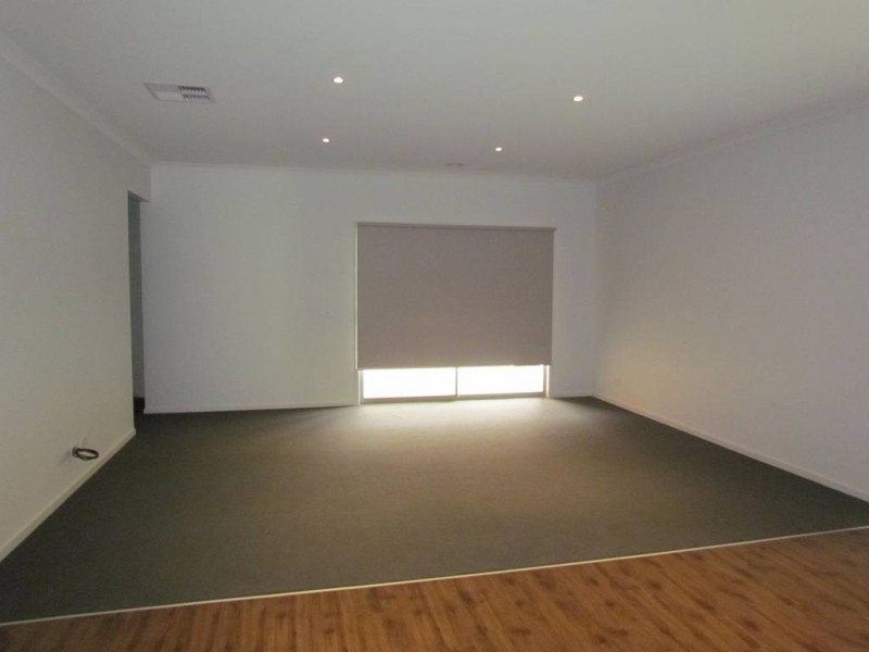 10 Barwon Street, Clyde North VIC 3978