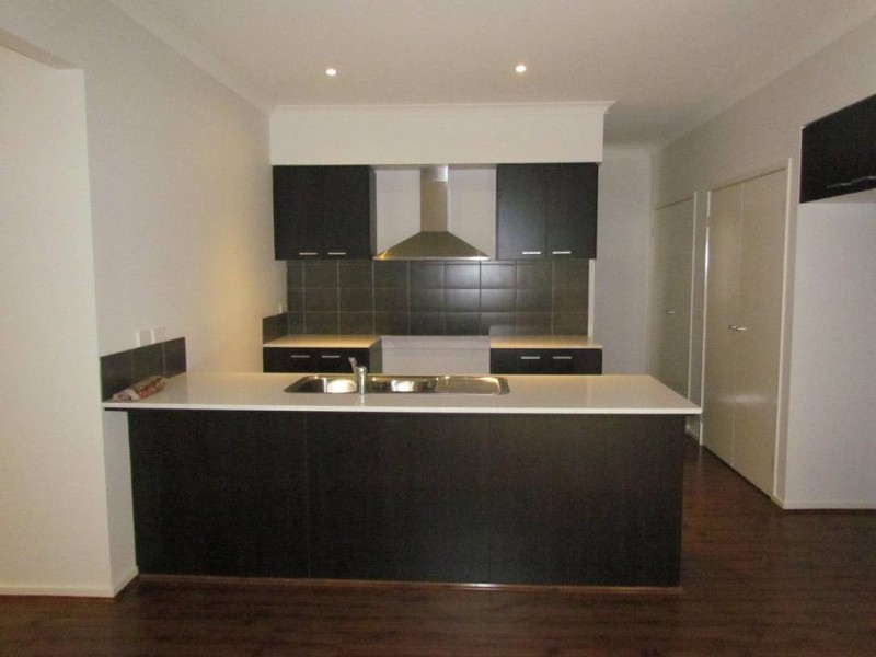 10 Barwon Street, Clyde North VIC 3978