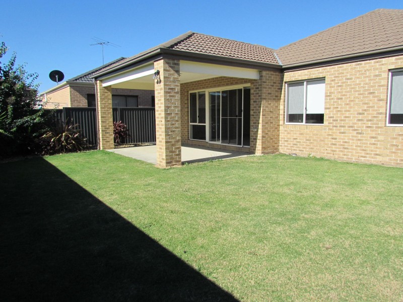 11 Britton Drive, Pakenham VIC 3810