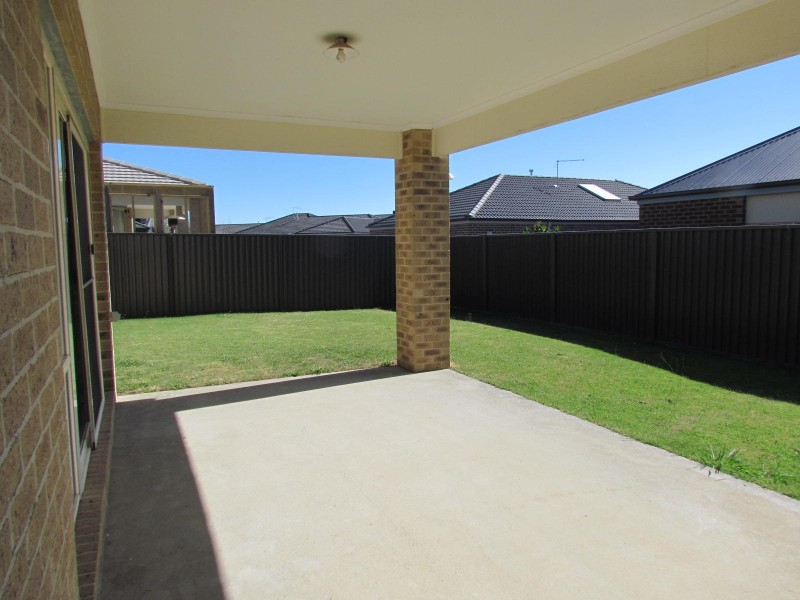 11 Britton Drive, Pakenham VIC 3810