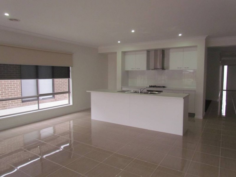 20 Brightstone Drive, Clyde North VIC 3978