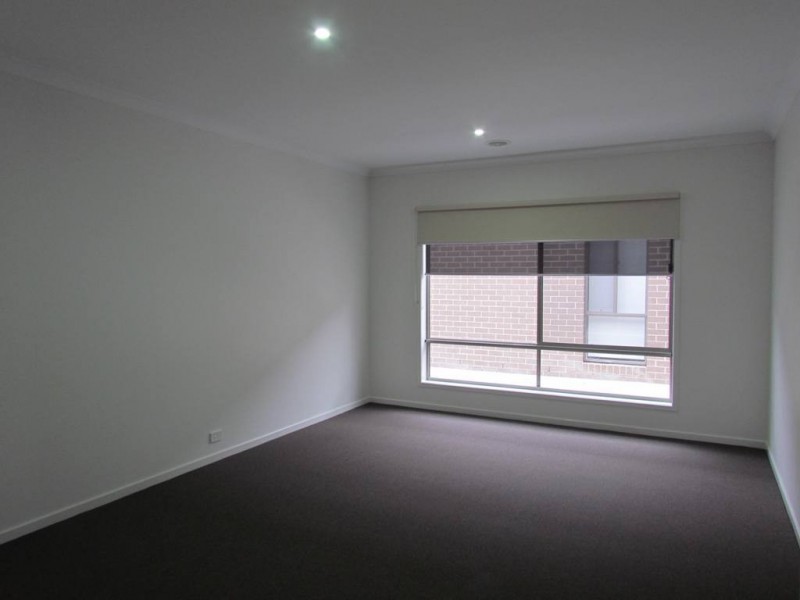 20 Brightstone Drive, Clyde North VIC 3978