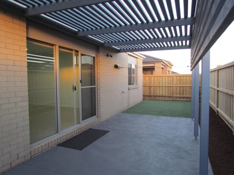 20 Brightstone Drive, Clyde North VIC 3978