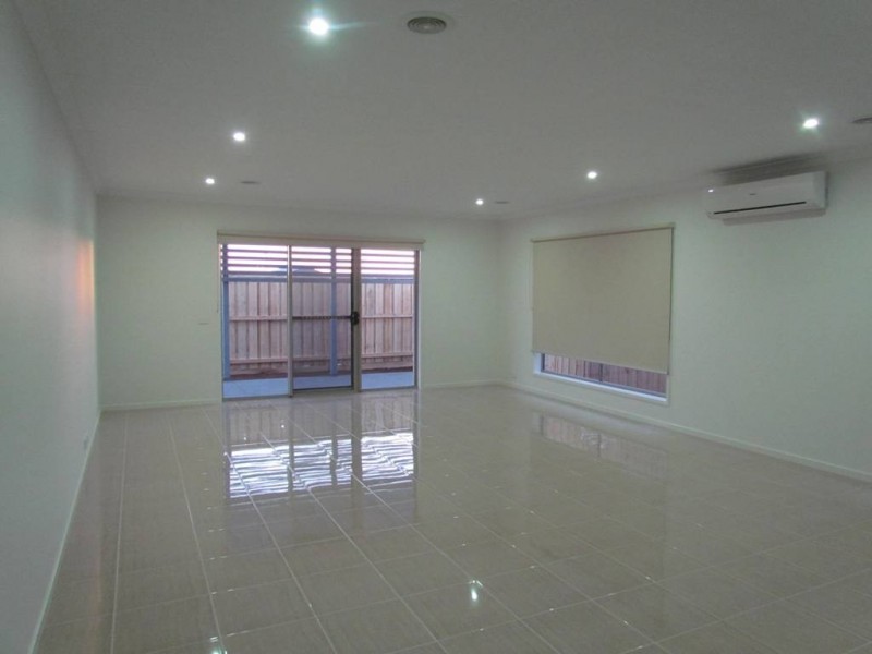 20 Brightstone Drive, Clyde North VIC 3978