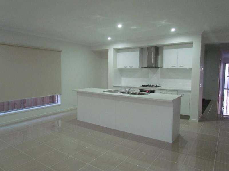 20 Brightstone Drive, Clyde North VIC 3978